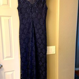 Size 12 gown has elegant slit on the right side with lace & tiny sequences.
